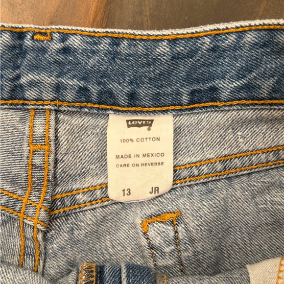 Levi Junior Jean Shorts - Picture 3 of 5